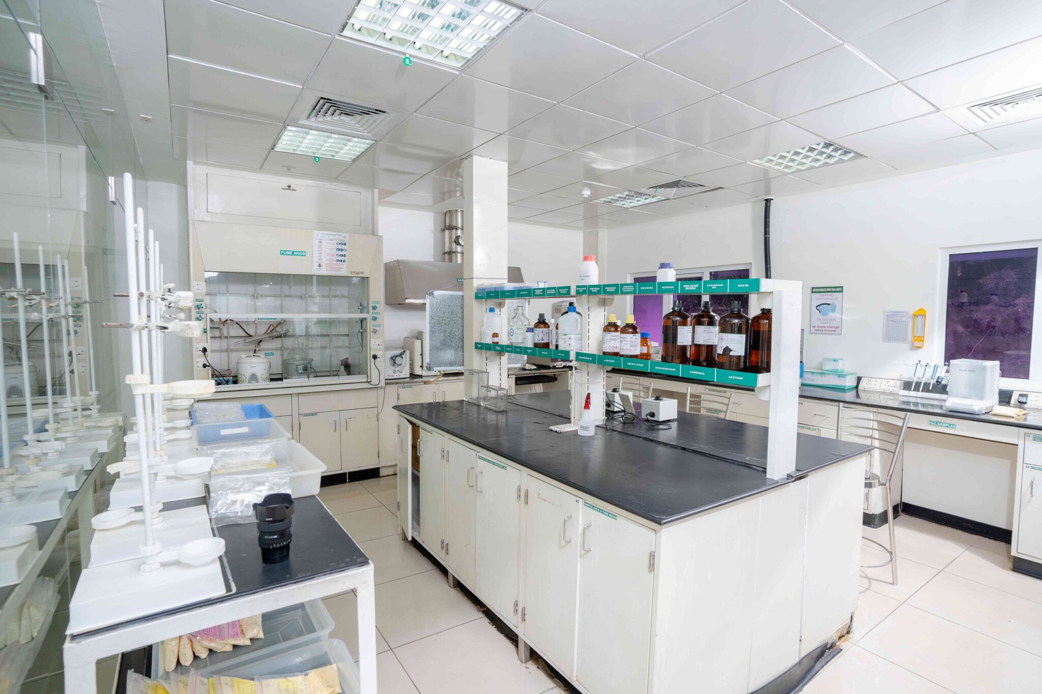 opt-Lab-Extraction-room